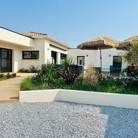L'élégance, Et Piscine Privés Villa Rochefort