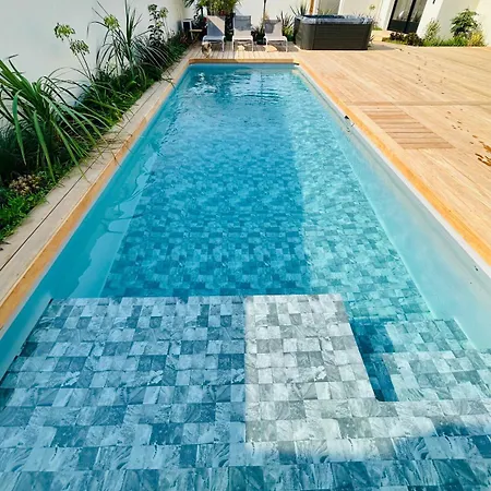 L'élégance, Et Piscine Privés Villa Rochefort
